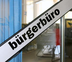 Bild vergr&ouml;&szlig;ern: Die Eingangst�r des B�rgerb�ros Attendorn