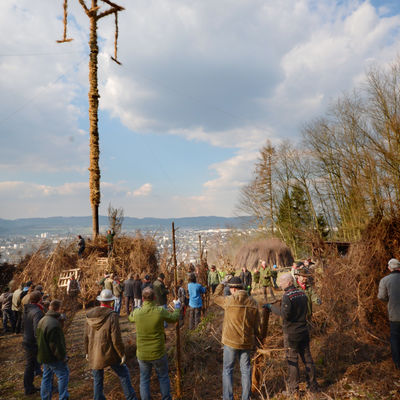 Bild vergr&ouml;&szlig;ern: Aufstellen Osterkreuz