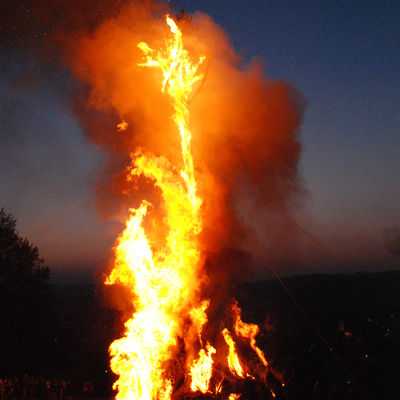 Bild vergr&ouml;&szlig;ern: Osterfeuer