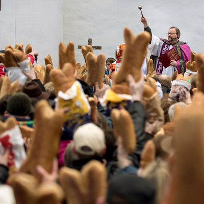 Bild vergr&ouml;&szlig;ern: Semmelsegnen Attendorn 2015