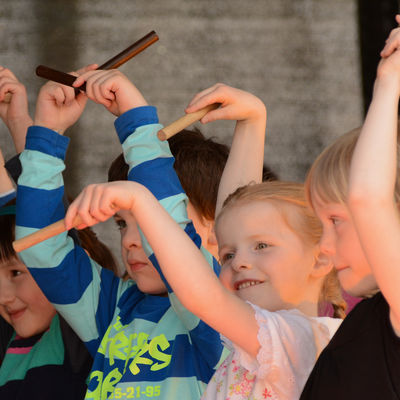 Bild vergr&ouml;&szlig;ern: Lachende Kinder