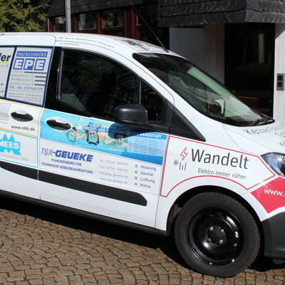 Bild vergr&ouml;&szlig;ern: dienstwagen-attendorn-seite_re2