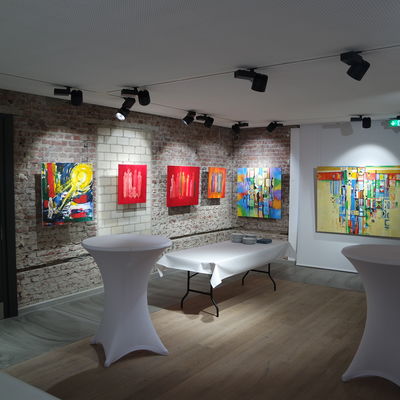 Bild vergr&ouml;&szlig;ern: Verschiedene Bilder in einer Galerie