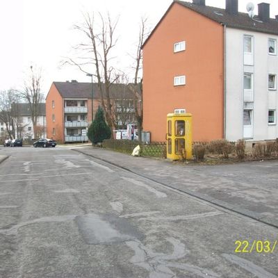 Bild vergr&ouml;&szlig;ern: Eine Telefonzelle im Wohngebiet an der Danziger Stra�e