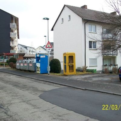 Bild vergr&ouml;&szlig;ern: Eine Telefonzelle im Wohngebiet an der L�becker Stra�e