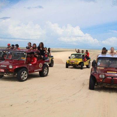 Bild vergr&ouml;&szlig;ern: Buggies und W�stenlandschaft in Brasilien.