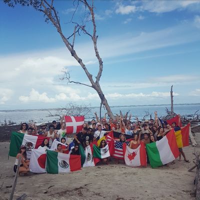Bild vergr&ouml;&szlig;ern: Internationales Flair am Strand von Brasilien.