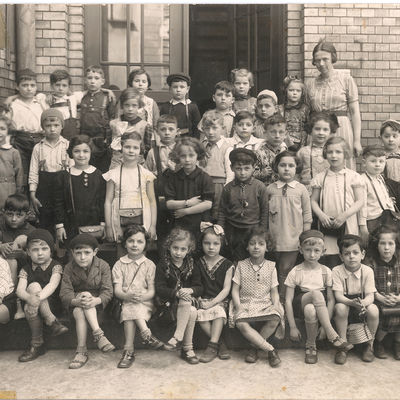 Bild vergr&ouml;&szlig;ern: Historische Aufnahme einer Schulklasse aus dem Jahr 1938.