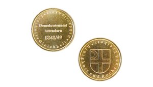 Bild vergr&ouml;&szlig;ern: Vorder- und R�ckseite einer Gedenkm�nze.