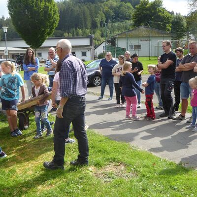 Bild vergr&ouml;&szlig;ern: Versammlung an Menschen