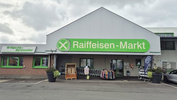Bild vergr&ouml;&szlig;ern: Au�enansicht Raiffeisen-Markt Attendorn.