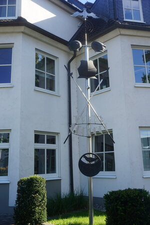 Bild vergr&ouml;&szlig;ern: Die Skulptur Sch�tzenbaum