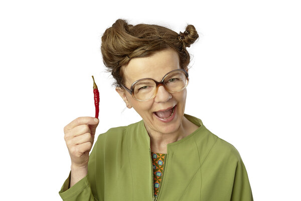 Bild vergr&ouml;&szlig;ern: Frau mit Chilischote