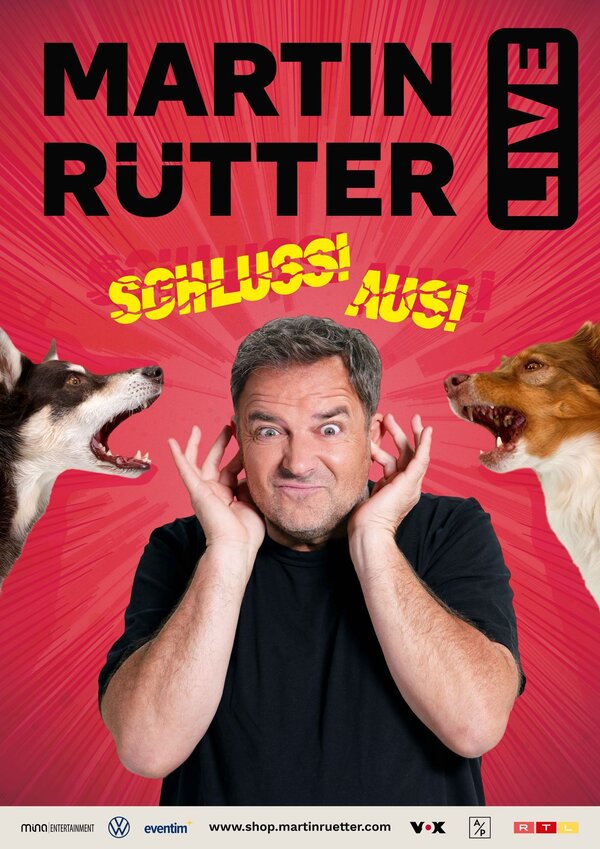 Bild vergr&ouml;&szlig;ern: Ein Mann zwischen zwei Hunden