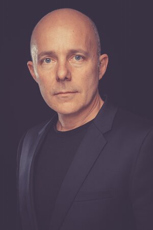 Bild vergr&ouml;&szlig;ern: Portraitfoto von James Maddox.