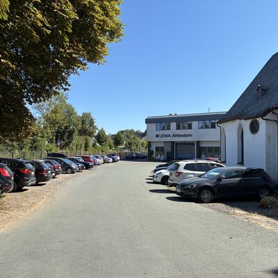 Bild vergr&ouml;&szlig;ern: Parkplatz