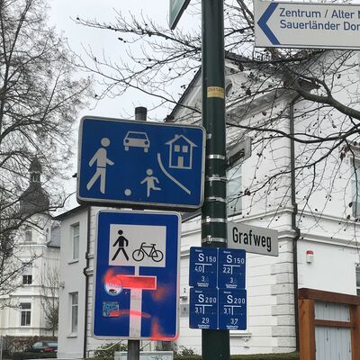 Bild vergr&ouml;&szlig;ern: News2022_Graffiti_Verkehrsschild Hinweise_01-02-2022