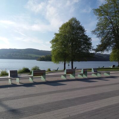 Bild vergr&ouml;&szlig;ern: Die Uferpromenade in Sondern.