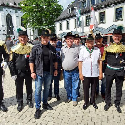 Bild vergr��ern: Delegation Rawicz Sch�tzenfest Attendorn 2002
