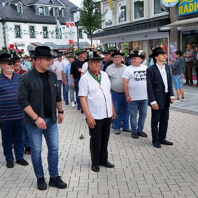 Bild vergr��ern: Delegation Rawicz Sch�tzenfest Attendorn 2002