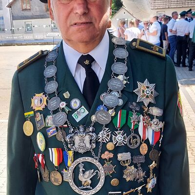 Bild vergr��ern: Delegation Rawicz Sch�tzenfest Attendorn 2002