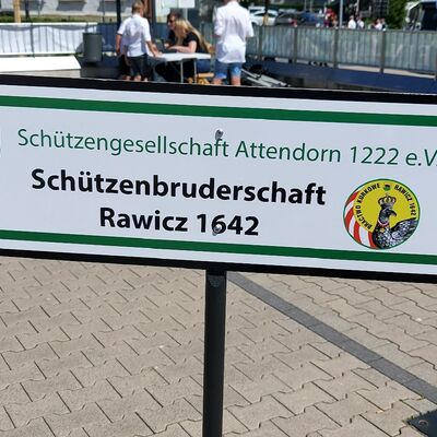 Bild vergr��ern: Delegation Rawicz Sch�tzenfest Attendorn 2002