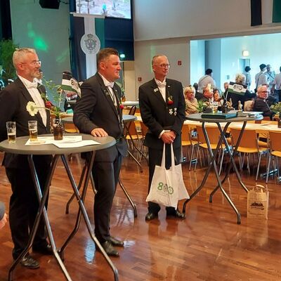 Bild vergr��ern: Delegation Rawicz Sch�tzenfest Attendorn 2002