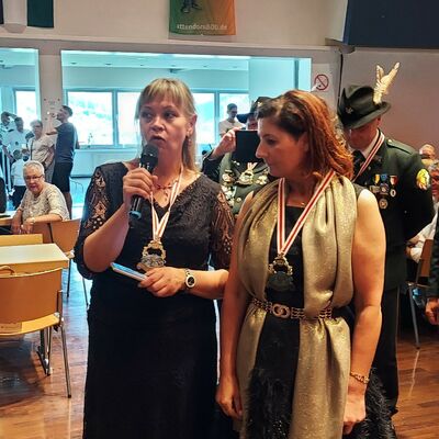 Bild vergr��ern: Delegation Rawicz Sch�tzenfest Attendorn 2002