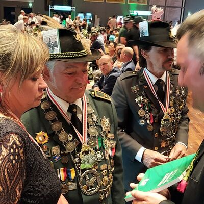 Bild vergr��ern: Delegation Rawicz Sch�tzenfest Attendorn 2002