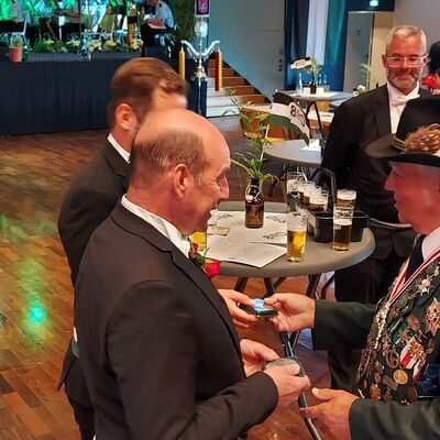 Bild vergr��ern: Delegation Rawicz Sch�tzenfest Attendorn 2002