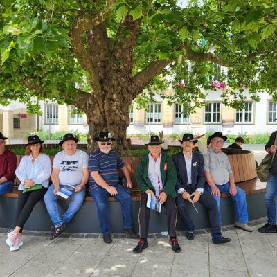 Bild vergr��ern: Delegation Rawicz Sch�tzenfest Attendorn 2002