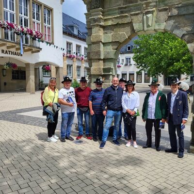 Bild vergr��ern: Delegation Rawicz Sch�tzenfest Attendorn 2002