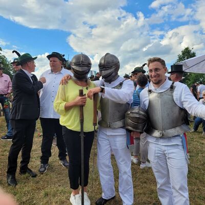 Bild vergr��ern: Delegation Rawicz Sch�tzenfest Attendorn 2002