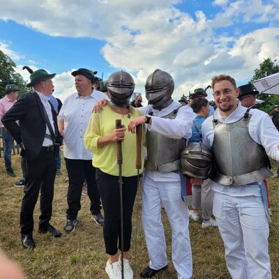 Bild vergr��ern: Delegation Rawicz Sch�tzenfest Attendorn 2002