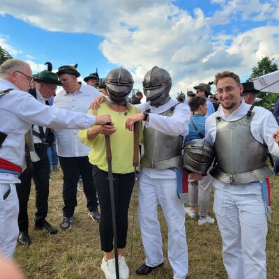 Bild vergr��ern: Delegation Rawicz Sch�tzenfest Attendorn 2002