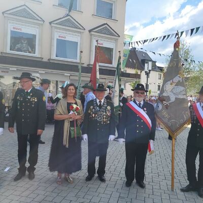 Bild vergr��ern: Delegation Rawicz Sch�tzenfest Attendorn 2002