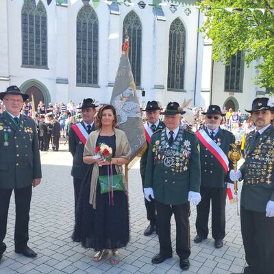 Bild vergr��ern: Delegation Rawicz Sch�tzenfest Attendorn 2002