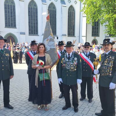 Bild vergr��ern: Delegation Rawicz Sch�tzenfest Attendorn 2002