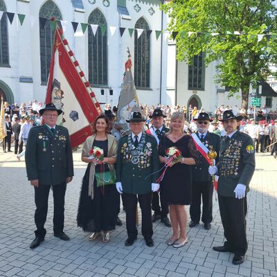 Bild vergr��ern: Delegation Rawicz Sch�tzenfest Attendorn 2002