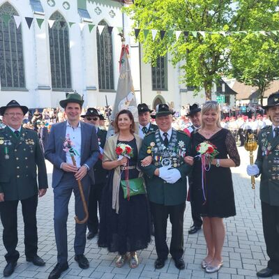 Bild vergr��ern: Delegation Rawicz Sch�tzenfest Attendorn 2002