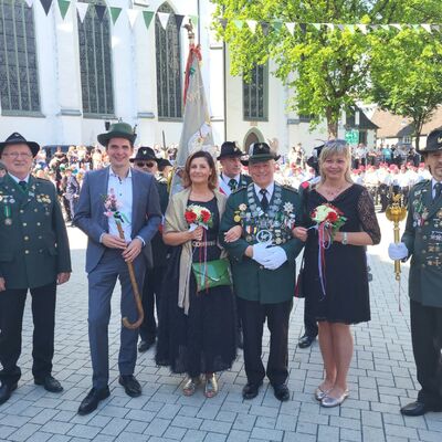 Bild vergr��ern: Delegation Rawicz Sch�tzenfest Attendorn 2002