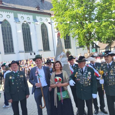 Bild vergr��ern: Delegation Rawicz Sch�tzenfest Attendorn 2002