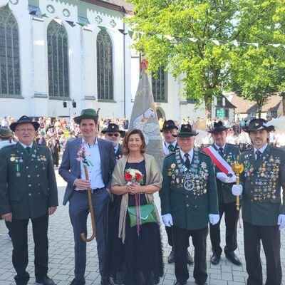 Bild vergr��ern: Delegation Rawicz Sch�tzenfest Attendorn 2002