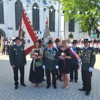 Bild vergr��ern: Delegation Rawicz Sch�tzenfest Attendorn 2002