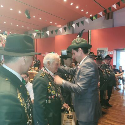 Bild vergr��ern: Delegation Rawicz Sch�tzenfest Attendorn 2002