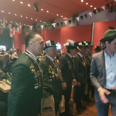 Bild vergr��ern: Delegation Rawicz Sch�tzenfest Attendorn 2002