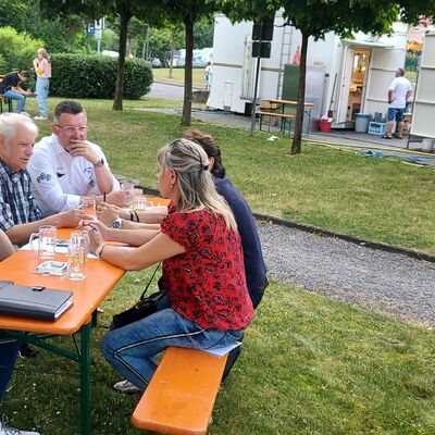 Bild vergr��ern: Delegation Rawicz Sch�tzenfest Attendorn 2002