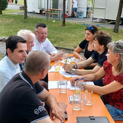 Bild vergr��ern: Delegation Rawicz Sch�tzenfest Attendorn 2002